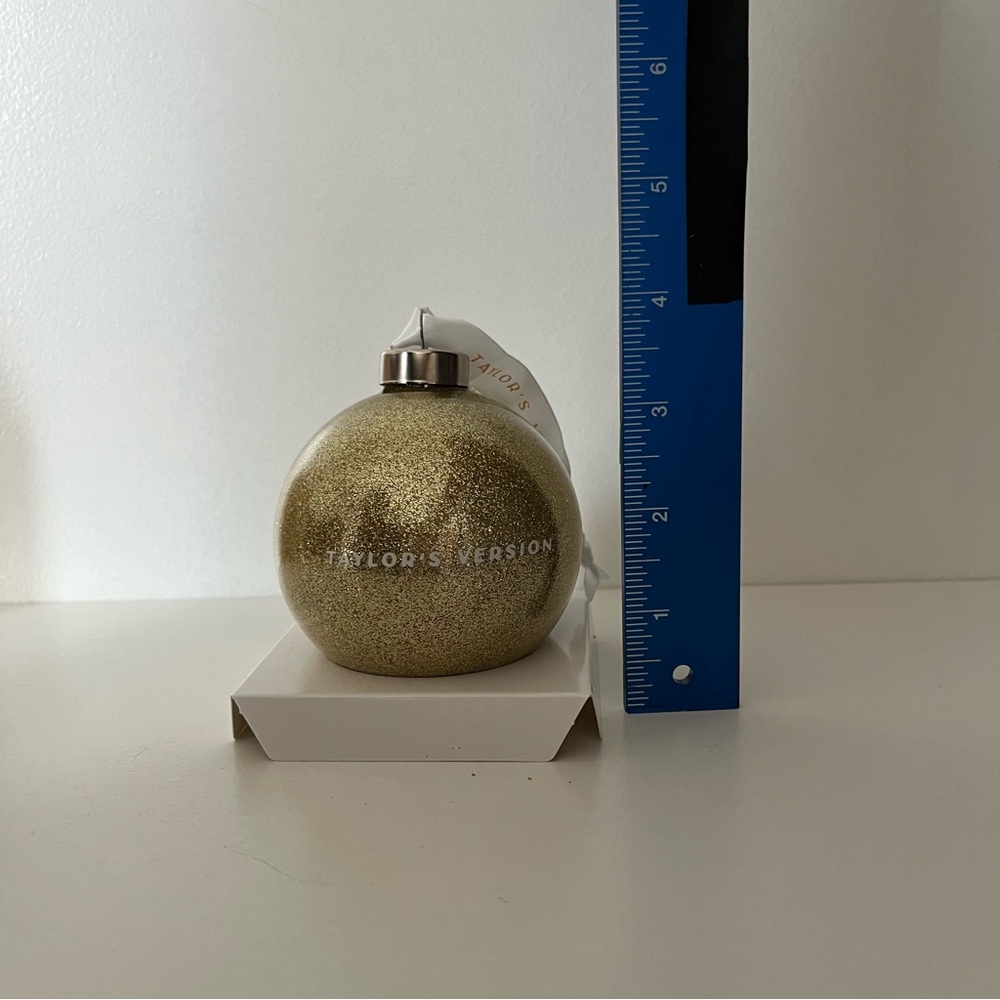 NWT Taylor Swift Taylor’s Version Gold Ornament - Picture 8 of 9